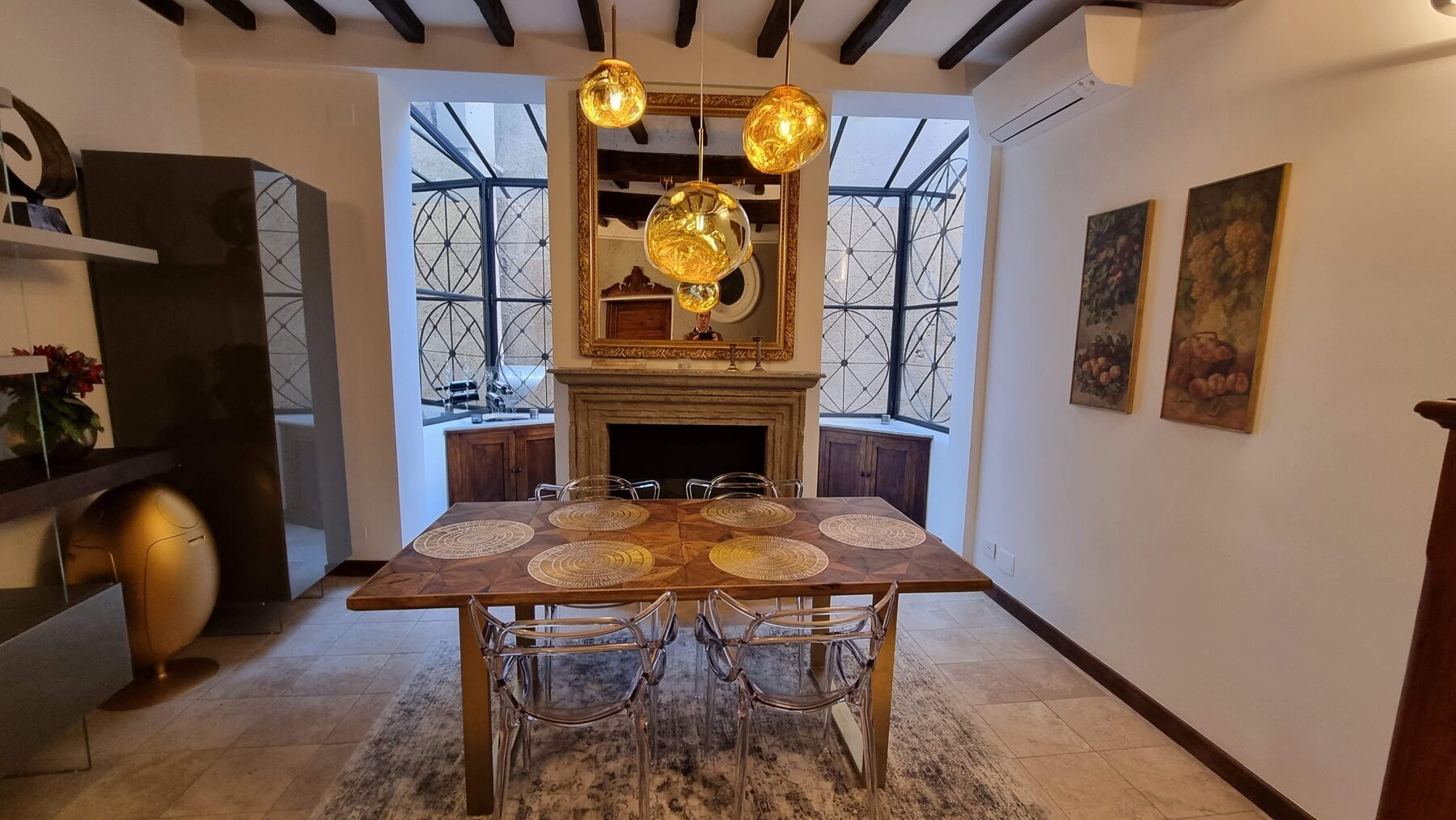 Appartamento via dei Funari, Roma